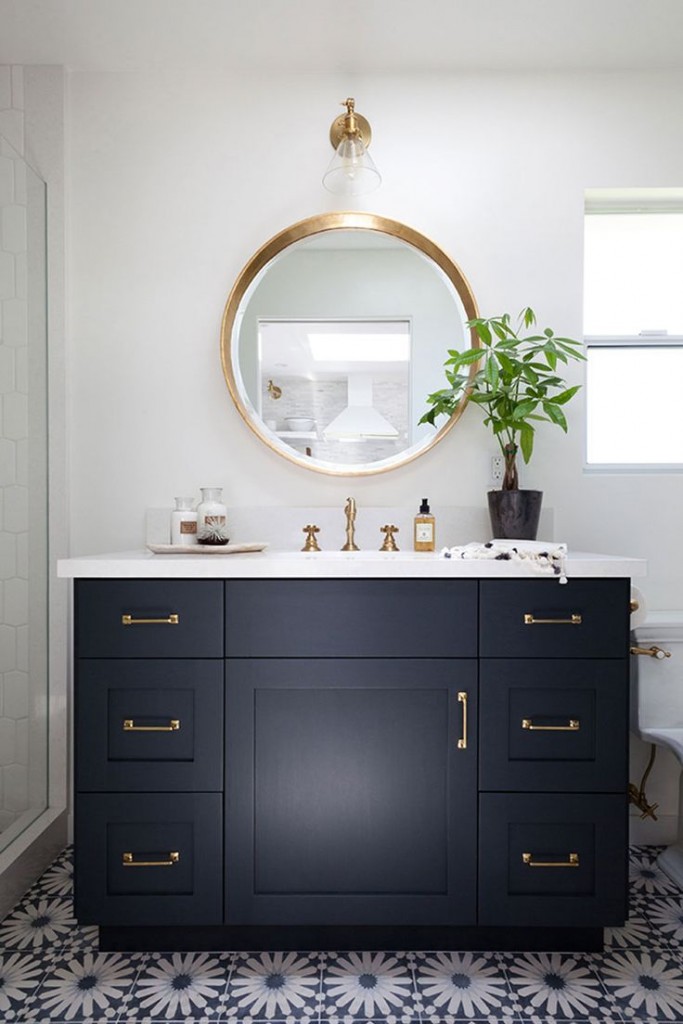 round bathroom mirror