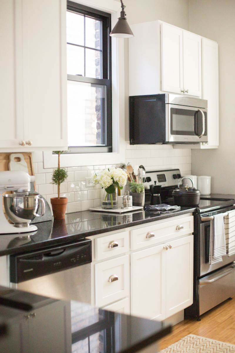 black-and-white-kitchen-1